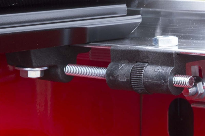 Access Tonnosport 07-19 Tundra 6ft 6in Bed (w/ Deck Rail) Roll-Up Cover 22050249
